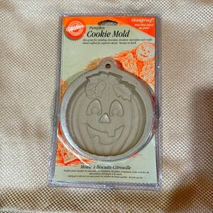 Wilton pumpkin cookie mold, oven proof new in package